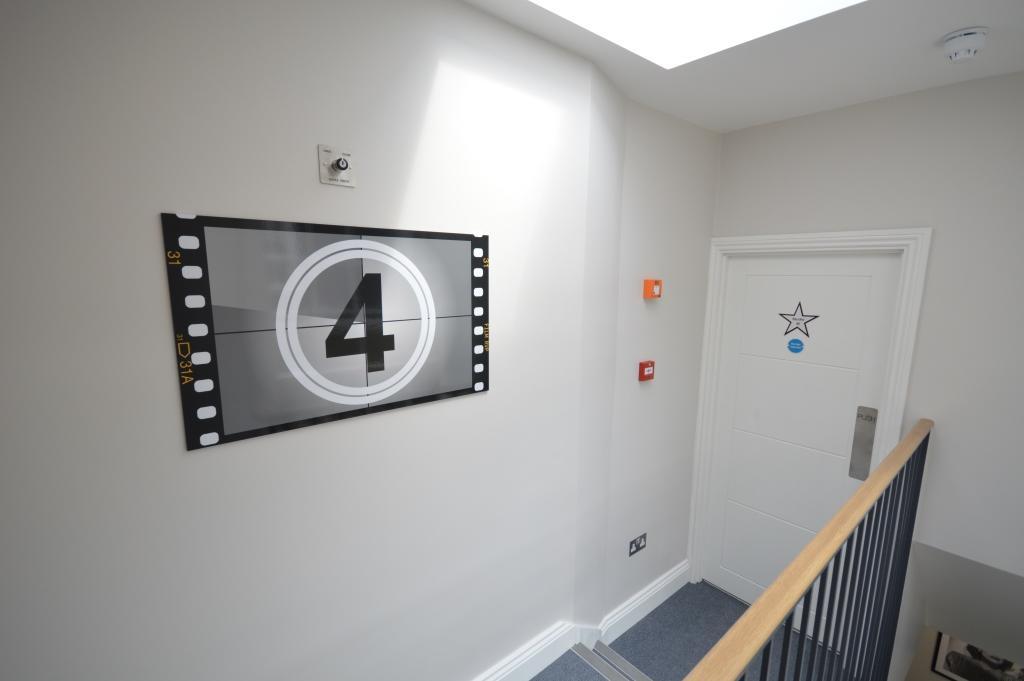 Apartament St Anne'S Court By Indigo Flats Londyn Zewnętrze zdjęcie